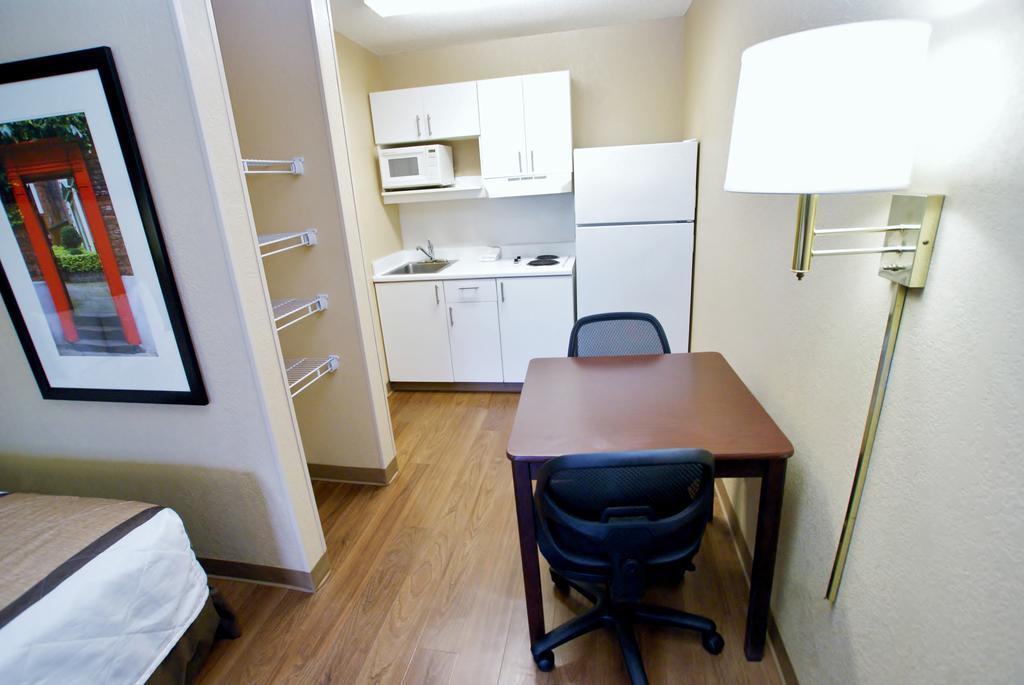 Extended America - Richmond - W Broad Street - Glenside - South 2*